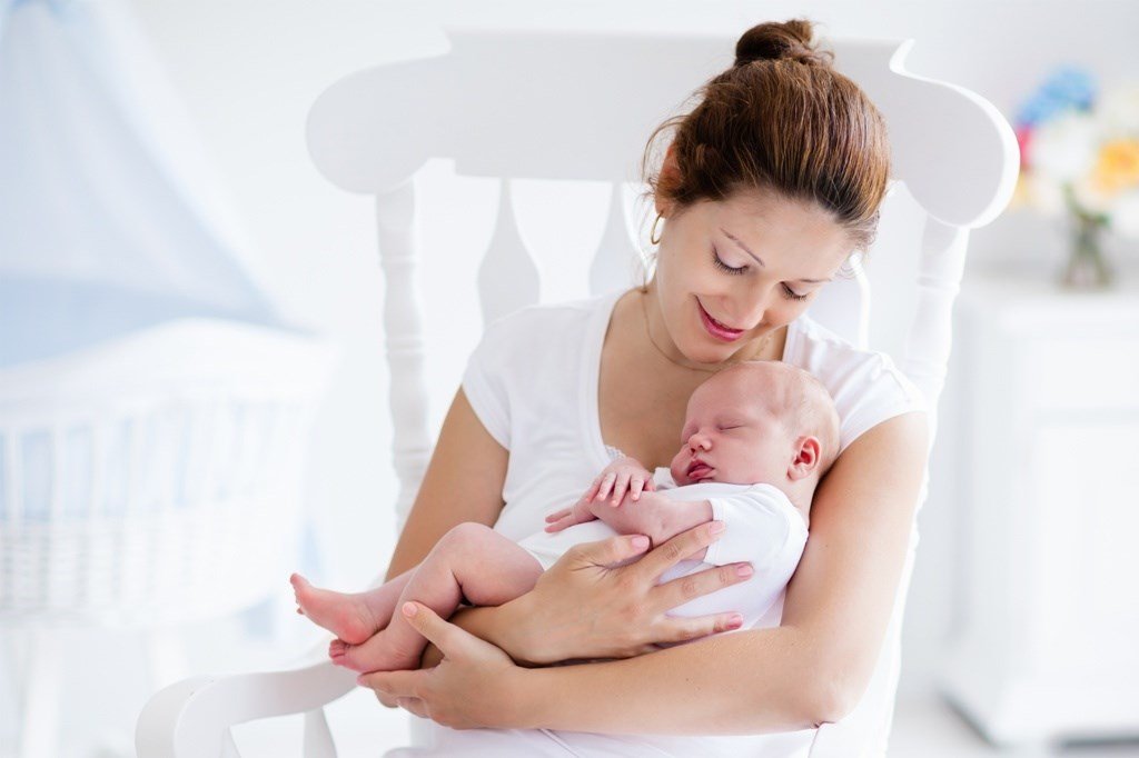 baby-mother-sleep-home